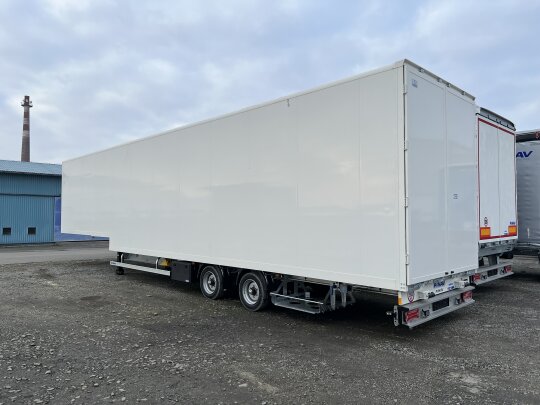 Dustproof semi-trailer